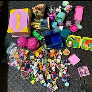 Mixed Lot Of PV Random  And Other Mini Characters Toys Figurines polly pocket